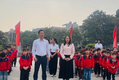 các bé khối 5 tuổi trường MN Tây Sơn trải nghiệm tại Thư viện Bảo tàng Tam Điệp